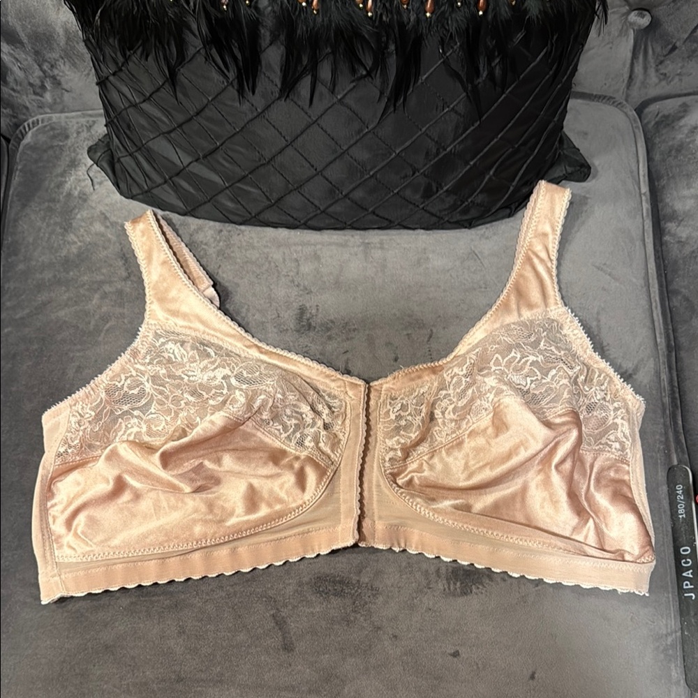 Glamorise Beigee Tan Lace Full Coverage Bra